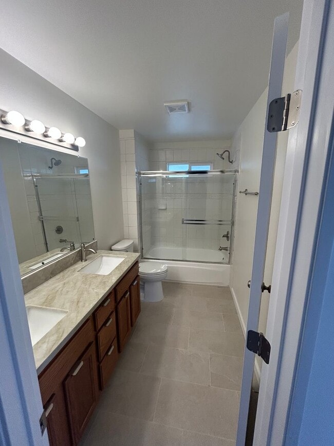 Building Photo - 852 Glenwick Ave