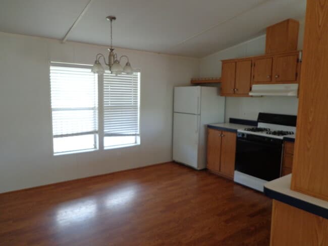 Building Photo - 3 Bedroom 2 Bath On Large Corner Lot *Cordes Lakes*