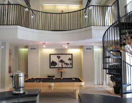 Building Photo - Great 1/1 unit with wood laminate floors, upgraded appliances and balcony!