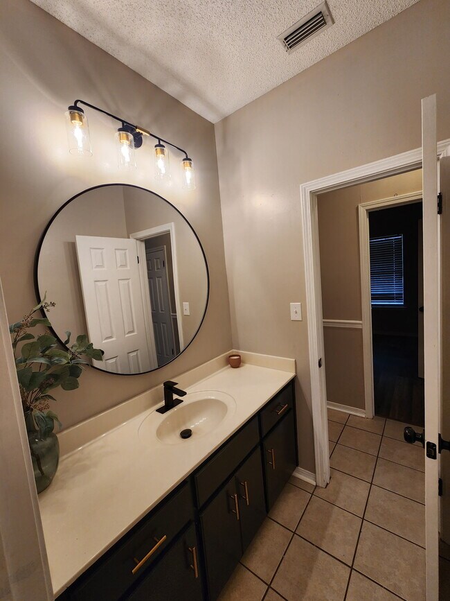 Building Photo - 100 Dunbar Loop