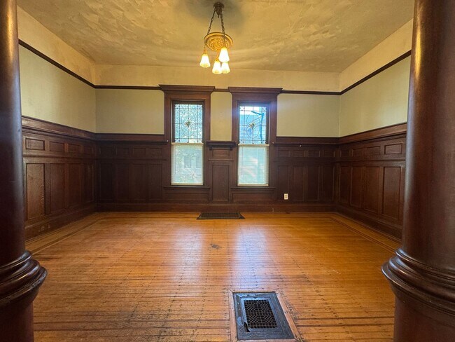 Building Photo - 2526 Polk St NE