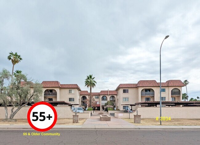 Primary Photo - 3033 E Devonshire Ave