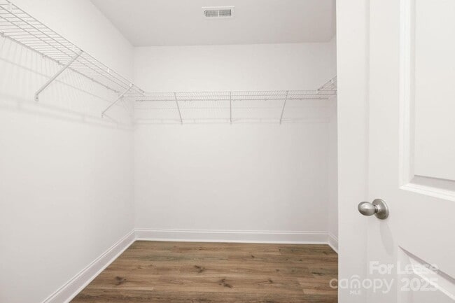 Building Photo - 3308 Glade Dr