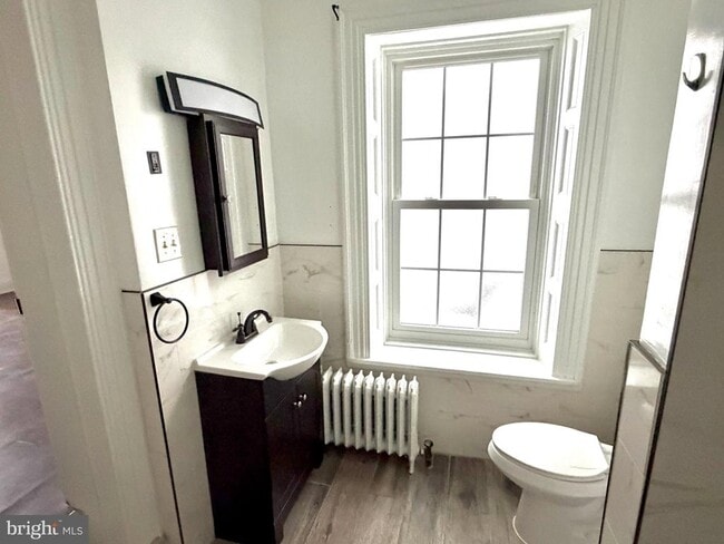 Building Photo - 136 S 5th St