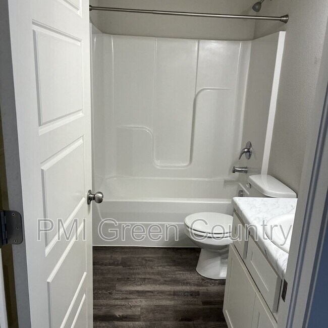 Building Photo - 8506 E 161st Pl S