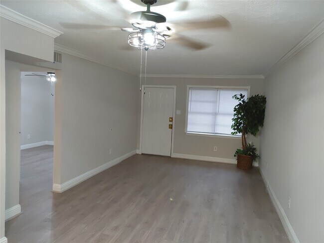 Building Photo - 6204 Culberson St