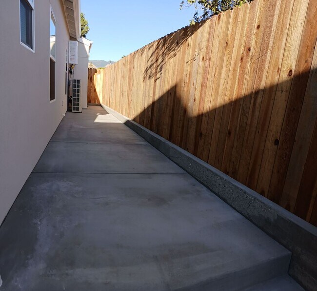 Building Photo - PRIME CAL POLY LOCATION!!