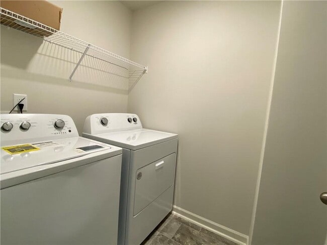 Building Photo - 2715 Piper Dr