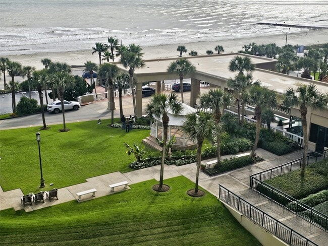 Building Photo - 5220 Seawall Blvd