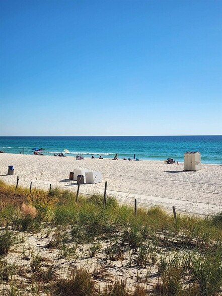 Building Photo - 16819 Front Beach Rd