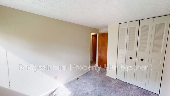 Building Photo - 2421 Bentree Ct