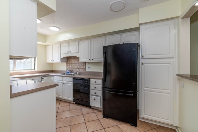 Building Photo - 7914 Gleason Dr NW