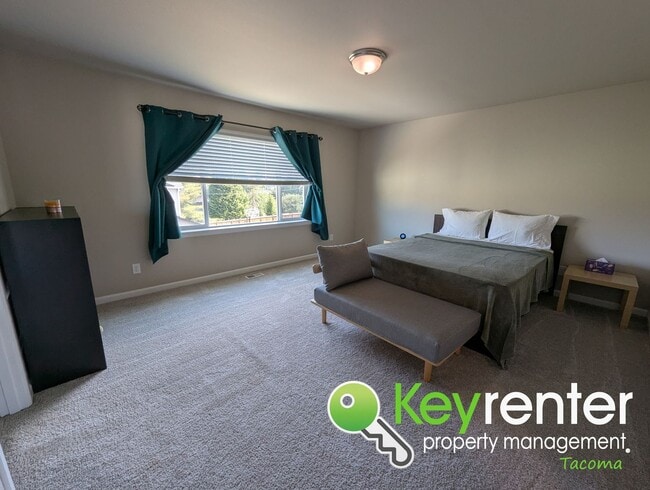 Building Photo - Spacious Northeast Tacoma 3 Bedroom Home for Rent Near Browns Point