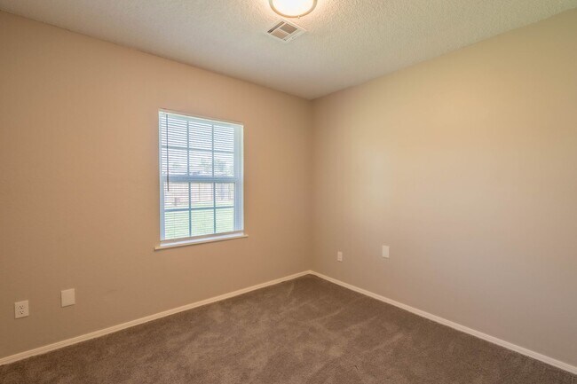 Building Photo - 3 Bed | 1 Bath in West Tulsa!