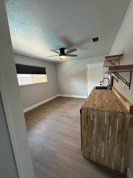 Building Photo - 7918 Blazingwood Dr