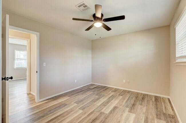 Building Photo - 206 Del Mar Dr