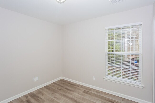 Building Photo - 333 Winding Canyon Dr