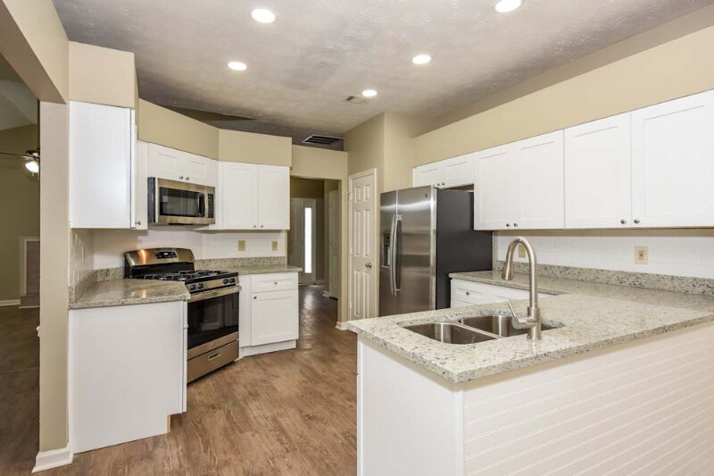 Building Photo - 2041 Stone Forest Dr