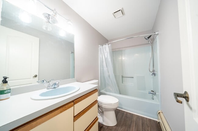 Building Photo - 2 Maple Ridge Dr