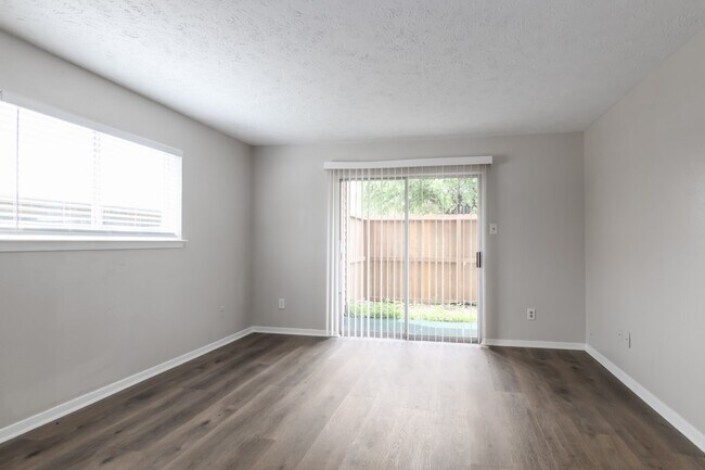 Building Photo - 10555 Turtlewood Ct