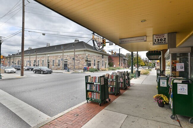 Building Photo - 1306 N 3rd St