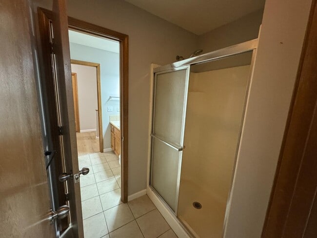 Building Photo - 410 Trent Ct