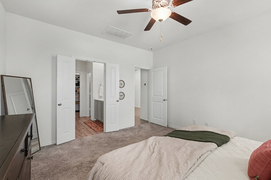 Building Photo - 4619 Cleves Ave
