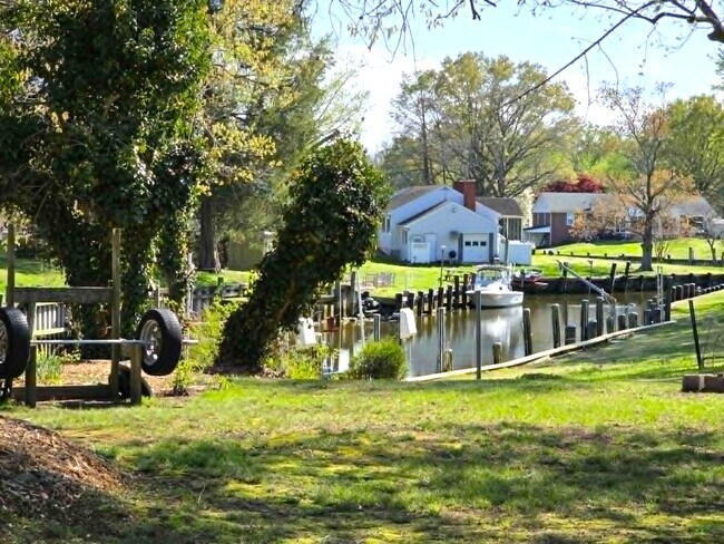 Building Photo - 104 Lee Dr