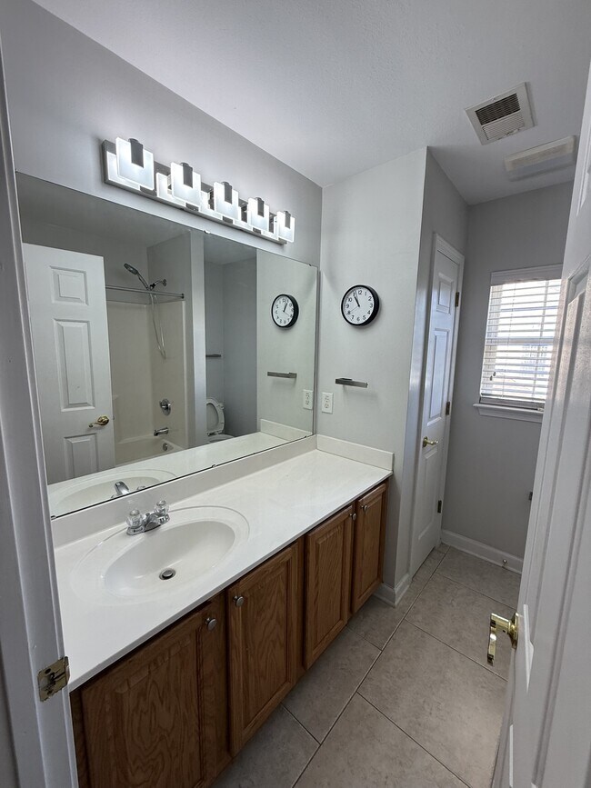 Building Photo - 717 Gazania Ln