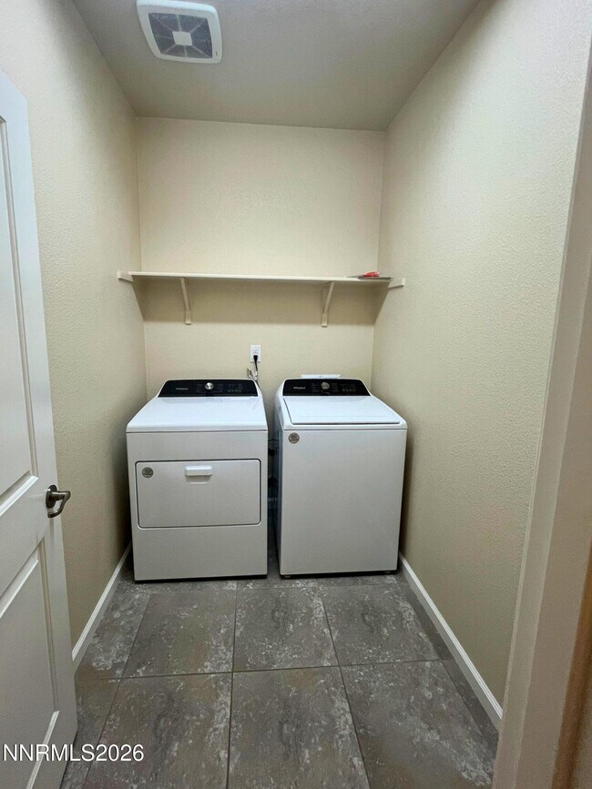 Building Photo - 7075 Diversey Dr