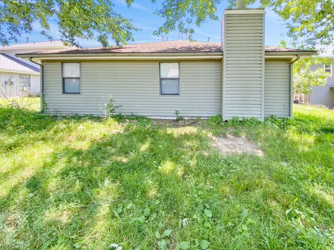 Building Photo - Brand New Unit Townhome | 2 BR/1BA | Fully renovated kitchen!