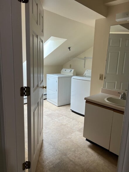 Building Photo - 277 Hildred Dr