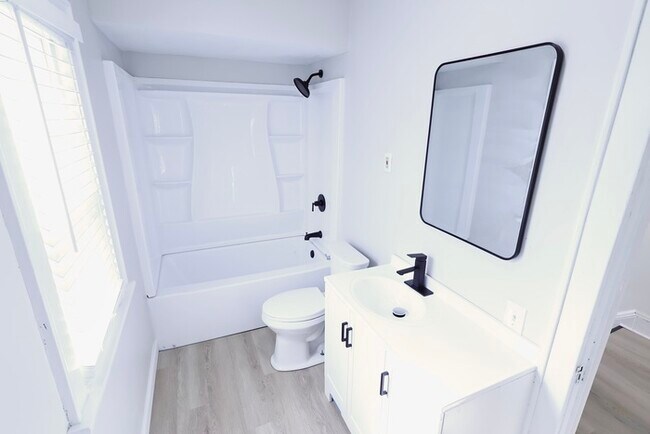 Building Photo - 295 Noble Ave