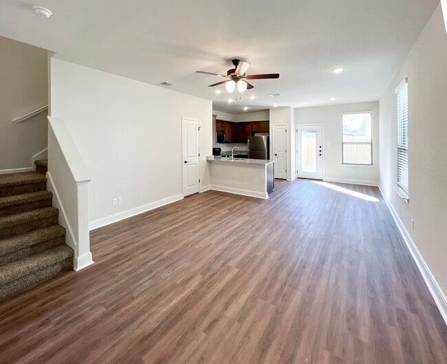 Building Photo - 2503 Lynwood Bnd
