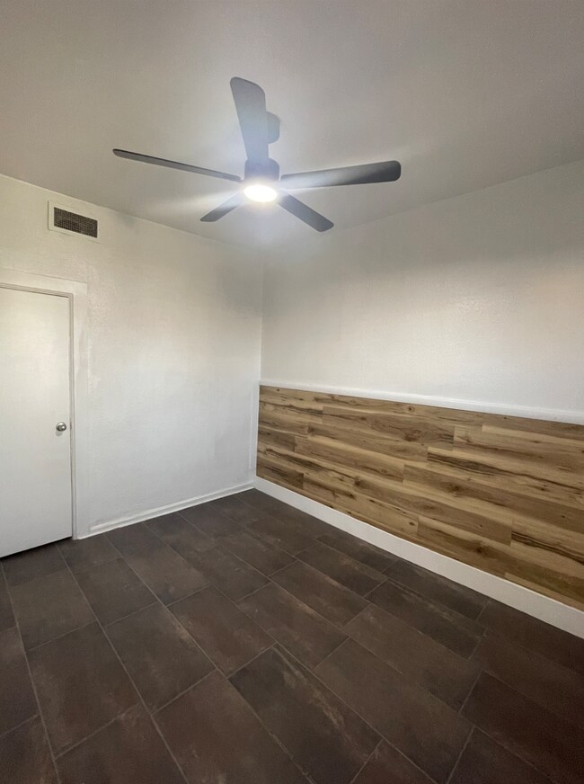 Building Photo - 124 E Evans Ave