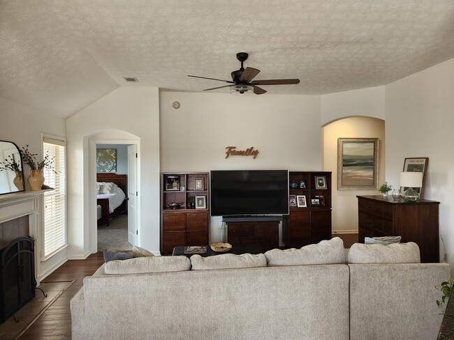Building Photo - 2018 Chancellor Ridge Rd