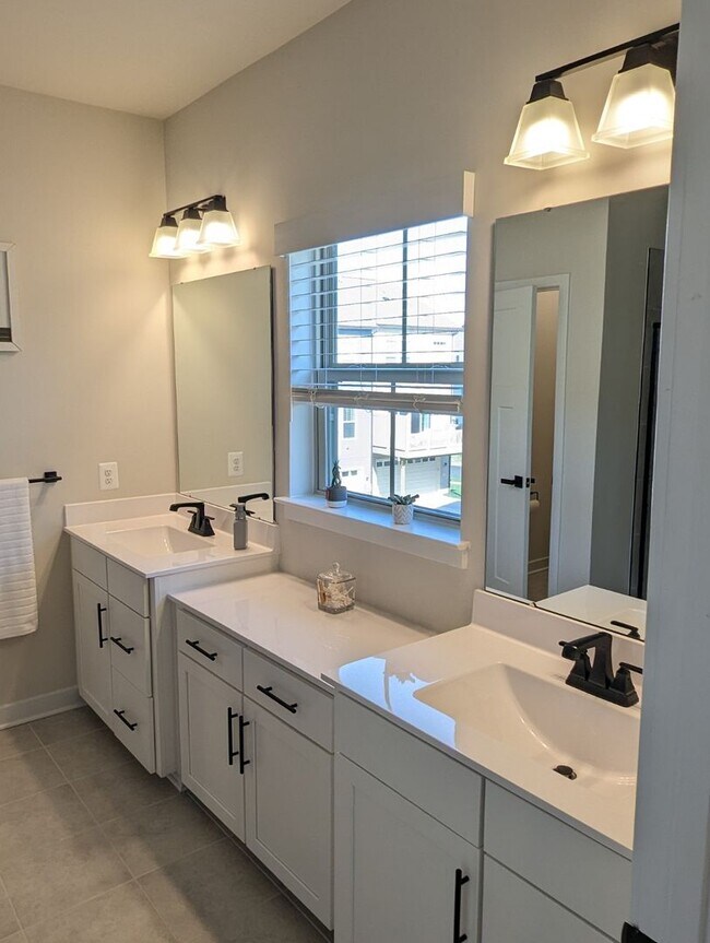 Building Photo - Gorgeous Newer Construction Home (2022) in...