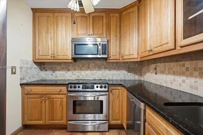 Building Photo - 2550 Trapp Ave
