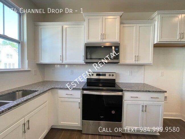 Building Photo - 174 Channel Drop Dr