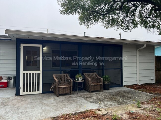 Building Photo - 303 Newcastle Dr