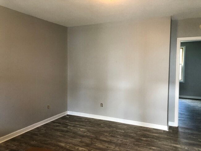 Building Photo - Carnegie - 2 BR First Floor Apartment, Lam...