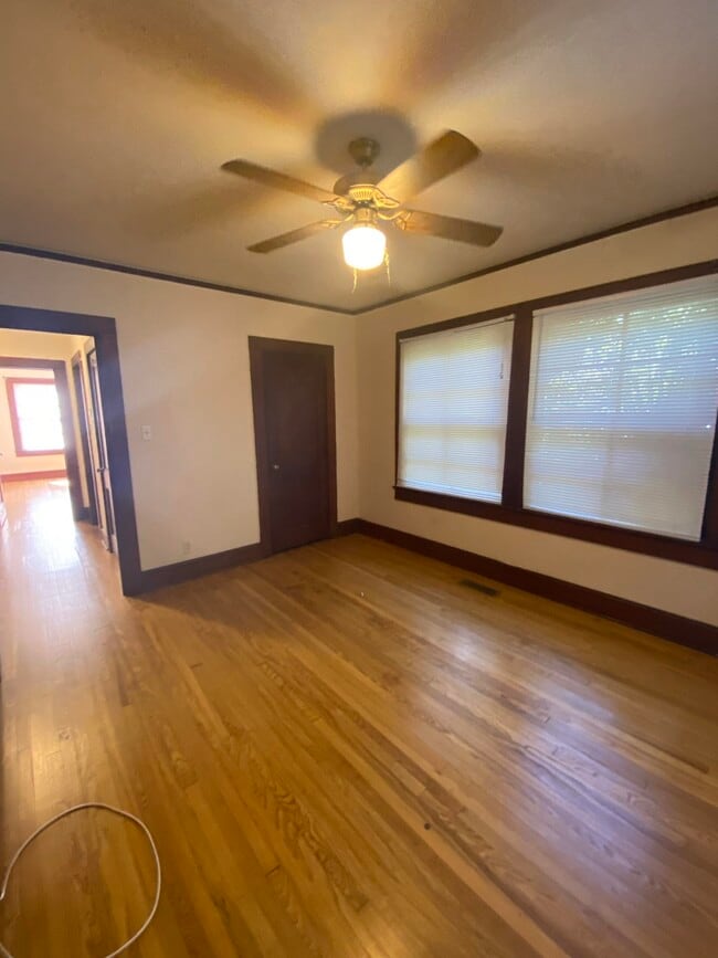 Building Photo - 545 E Park Ave