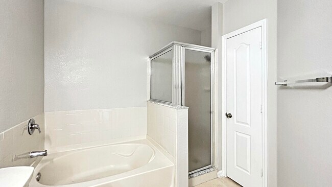 Building Photo - 116 SW Peacock Blvd