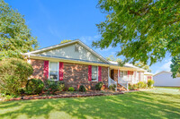 Building Photo - Large & Inviting Charlotte Home