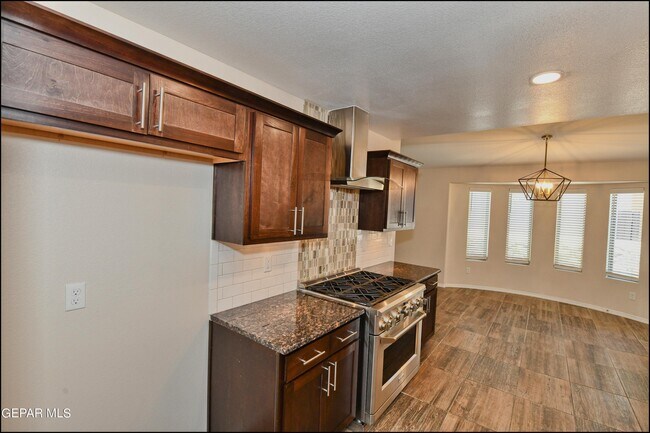 Building Photo - 12060 Mesquite Thorn Dr