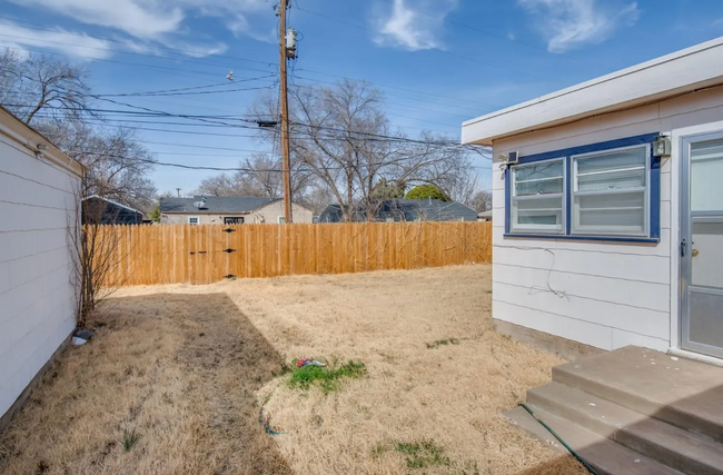 Building Photo - Great 2 Bedroom 2 Bathroom house near TTU!