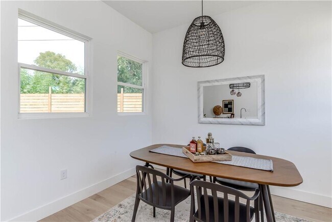 Building Photo - 4800 Vinson Dr