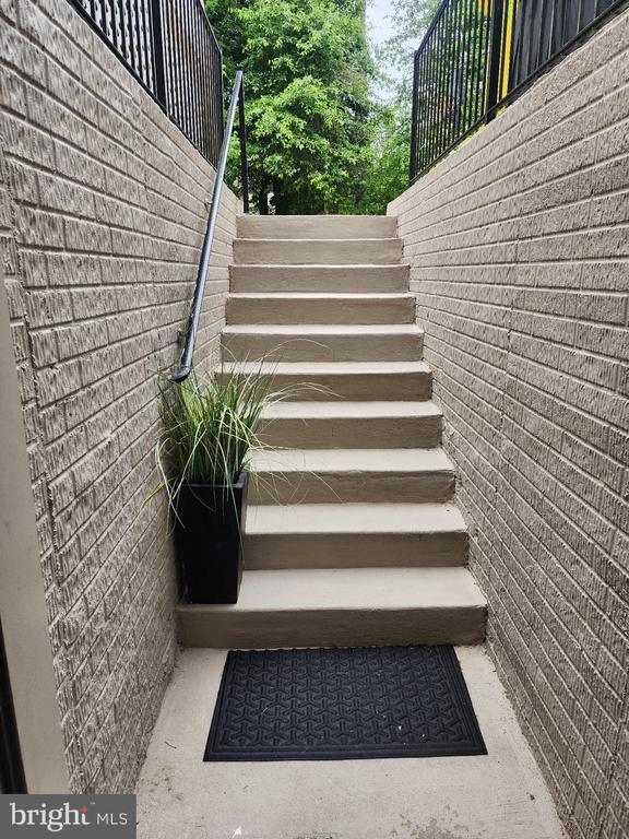 Building Photo - 7571 Holly Ridge Dr