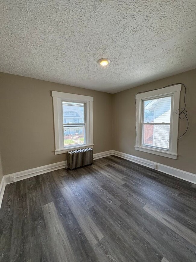 Building Photo - Four bedroom one bathroom home for rent