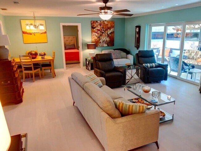 Building Photo - 323 Dolphin Pkwy